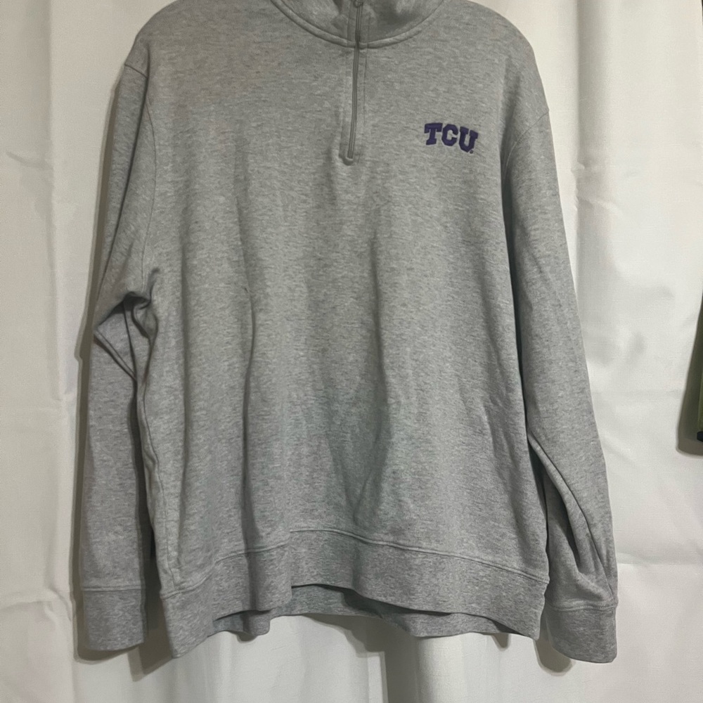 Vineyard Vines TCU quarter zip size Large in good condition (see description)
